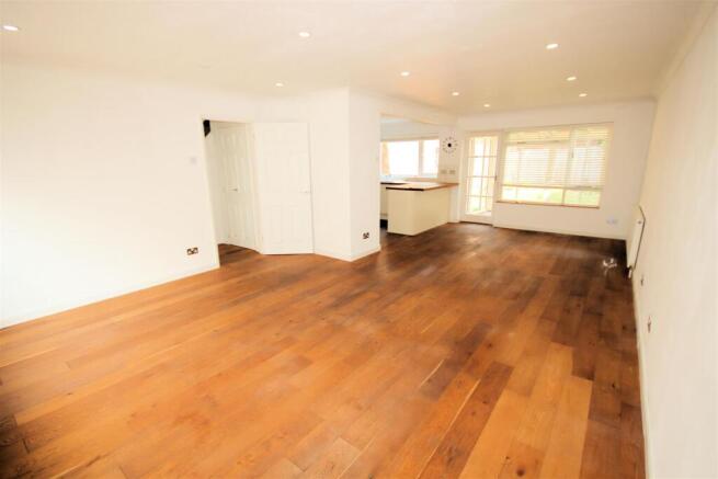 Lounge/ Dining Room