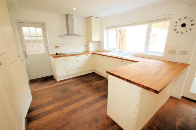 Fitted kitchen