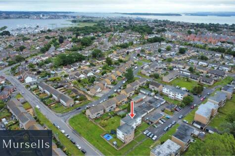 Poole - 2 bedroom flat for sale
