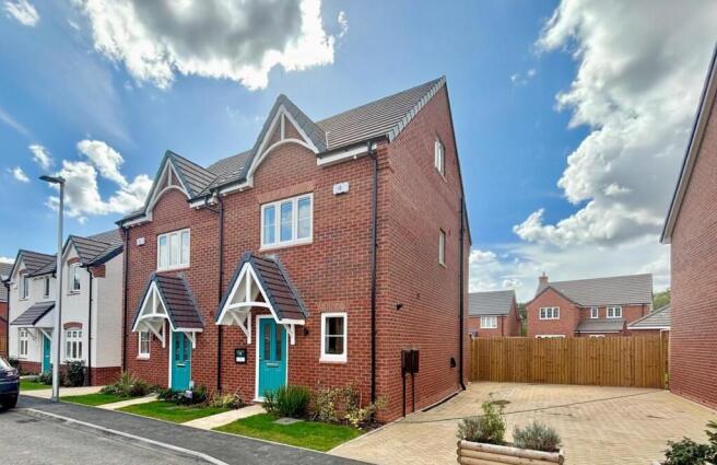 WhatsApp Image 2025-09-15 at 16.09.00_0234dcf0.jpg