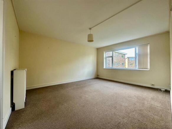 WhatsApp Image 2025-10-30 at 12.32.13_0921bfb5.jpg