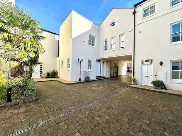 WhatsApp Image 2025-11-13 at 13.04.45_38061520.jpg