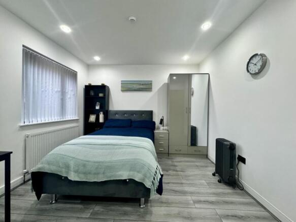 ROOM 3 - 1.jpg