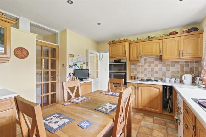 Kitchen 2.jpg