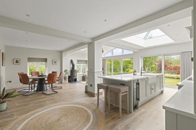 Dining Kitchen 2.jpg