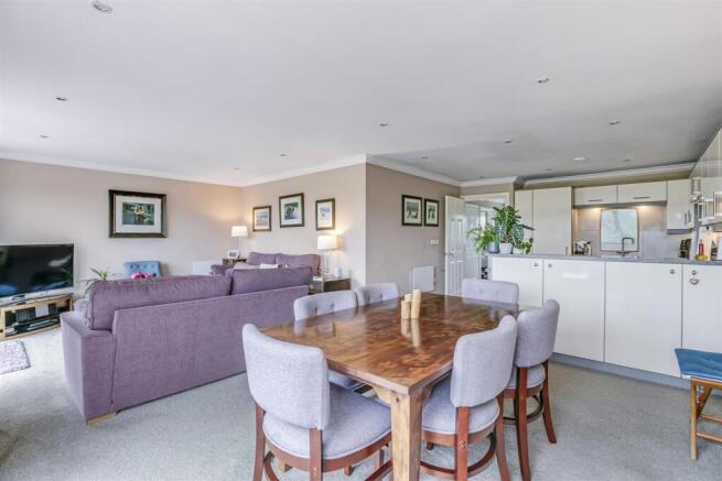 Dining Area 2.jpg