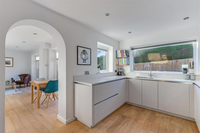 Kitchen 2.jpg