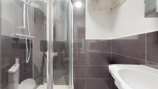 A modern and well-maintained bathroom suite fea...