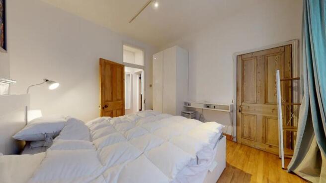 A cozy double bedroom featuring a comfortable b...