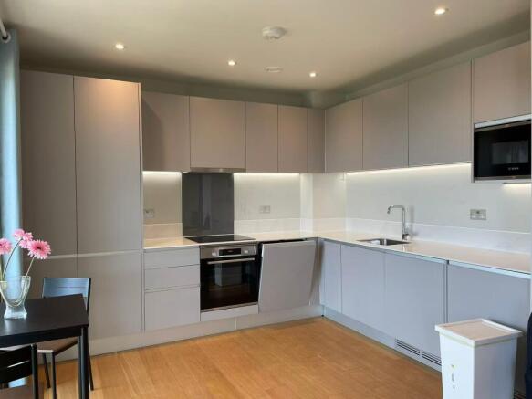 Contemporary fitted kitchen with sleek handlele...