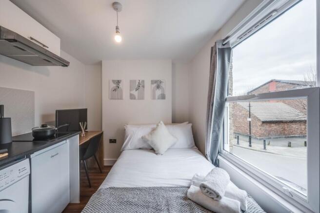 A cozy double bedroom featuring a comfortable b...