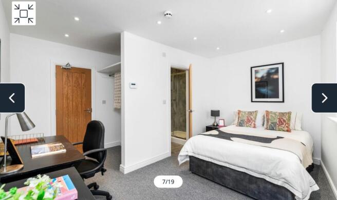A bright and spacious large double bedroom feat...