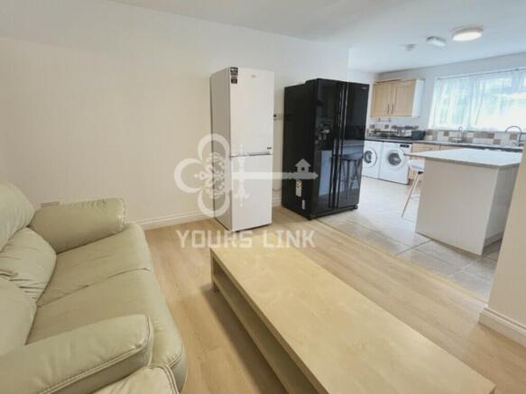 A spacious and inviting large modern living roo...