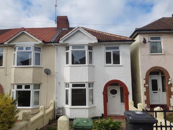 A charming front view of a well-maintained prop...