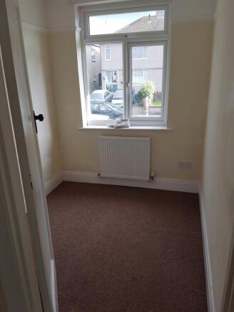 A bright and clean double bedroom with good nat...