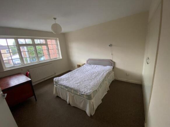 A spacious and bright double bedroom perfect fo...