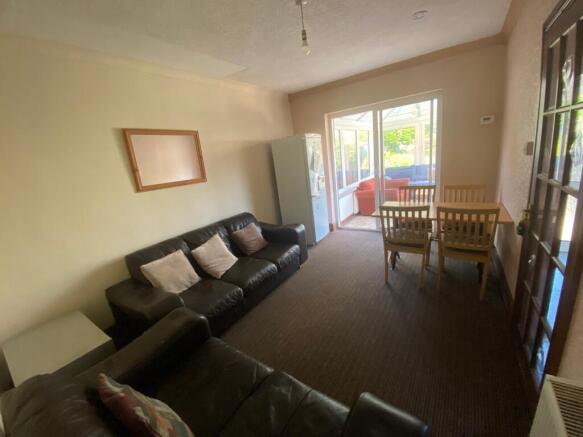 A spacious and inviting large modern living roo...