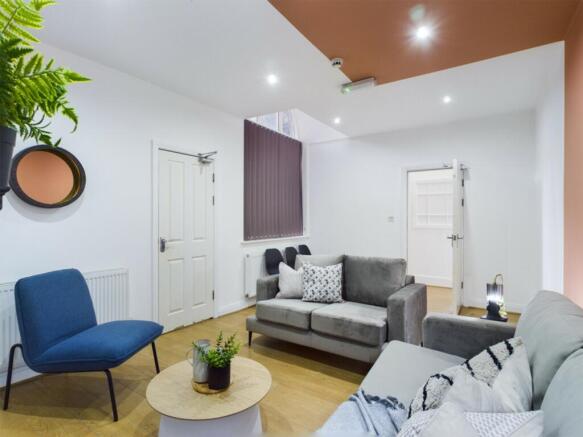 A spacious and inviting large modern living roo...