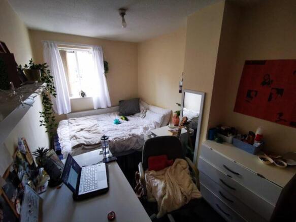 A cozy double bedroom with good natural light, ...