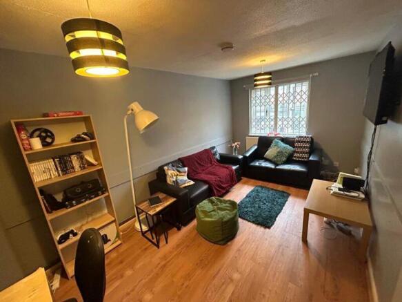 A spacious and inviting large modern living roo...