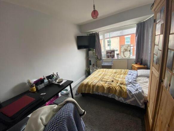 A cozy double bedroom with good natural light a...