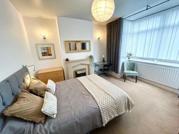 A spacious and inviting large double bedroom fe...