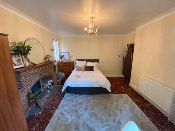 A spacious and inviting large double bedroom fe...