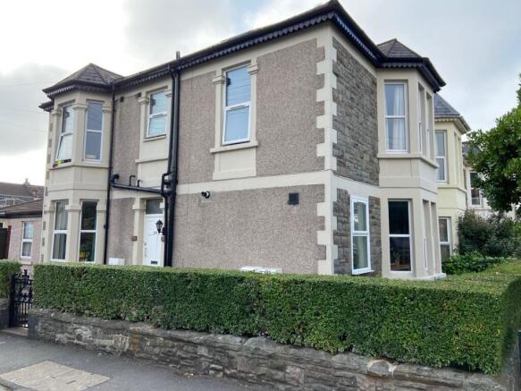 Charming front view of a beautifully maintained...