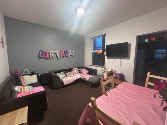 A spacious and inviting large modern living roo...