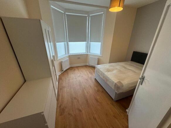 This inviting double bedroom features ample nat...