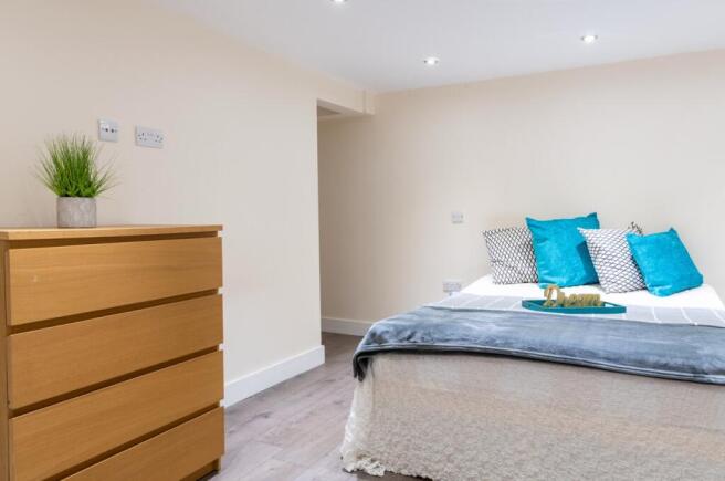 This beautifully designed double bedroom featur...