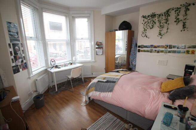 Bright and inviting double bedroom featuring la...