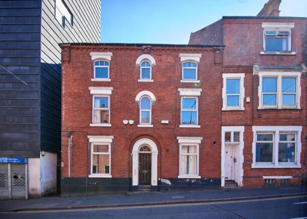 Charming and inviting front view of a tradition...
