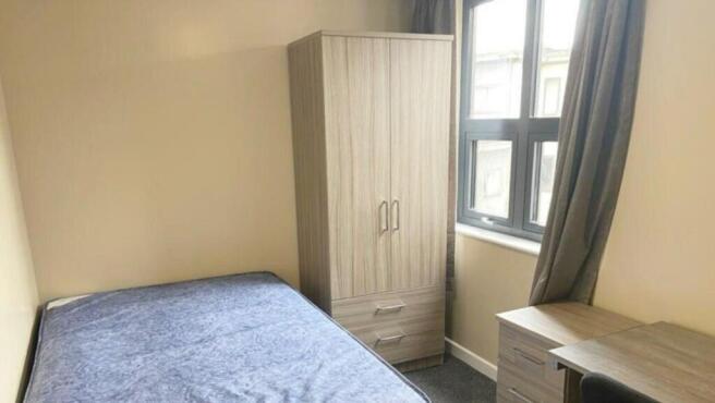 A cozy double bedroom featuring a comfortable b...