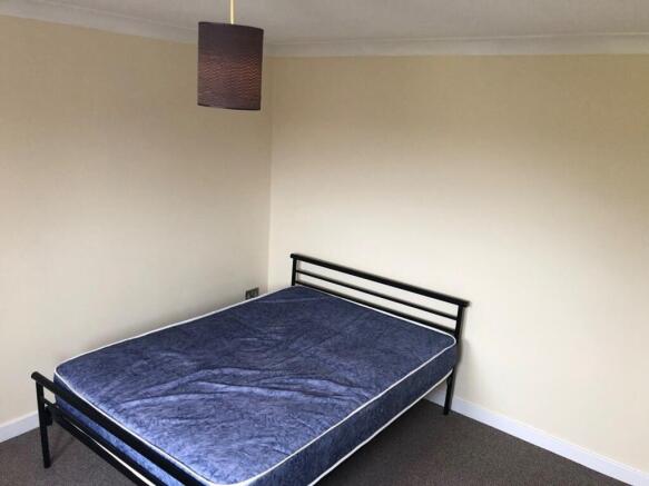 A cozy double bedroom featuring a comfortable b...