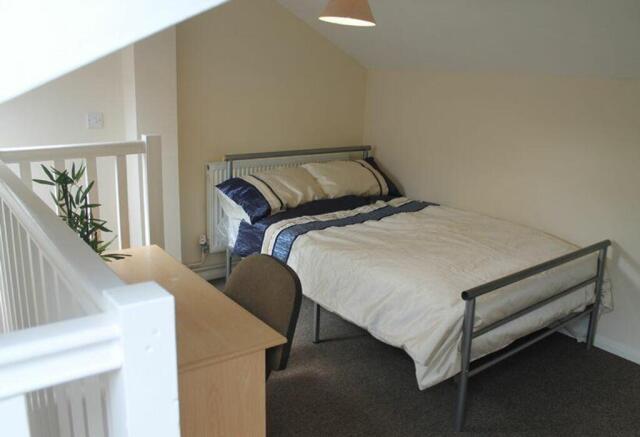 A cozy double bedroom featuring a comfortable b...