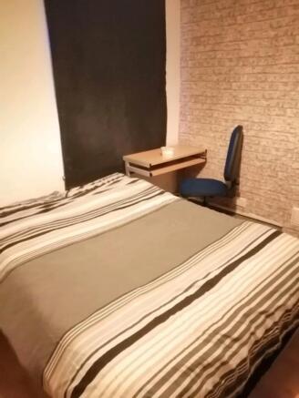 A cozy double bedroom featuring a comfortable b...
