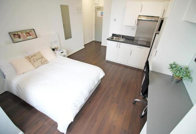 This beautifully designed double bedroom featur...