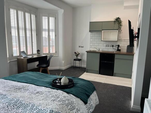 This beautifully designed double bedroom featur...
