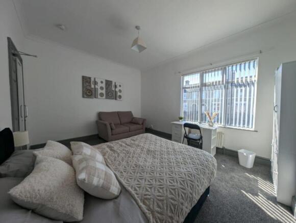 This beautifully designed double bedroom featur...