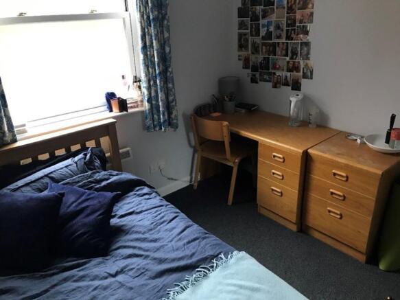 A cozy double bedroom featuring a comfortable b...