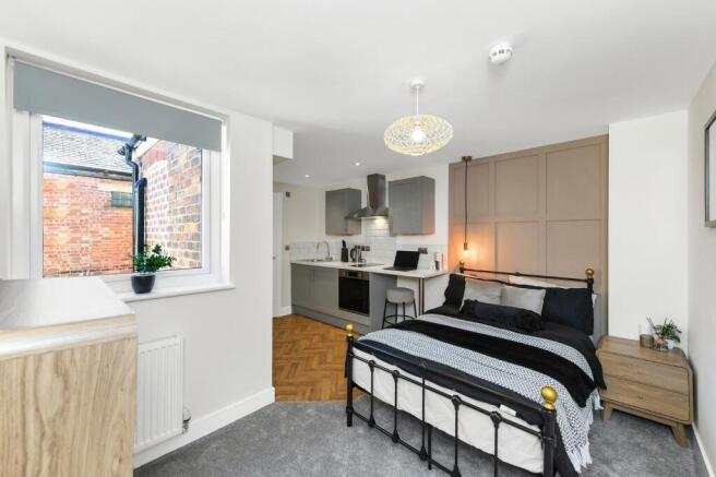 This beautifully designed double bedroom featur...