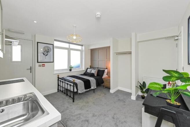 This inviting double bedroom features ample nat...