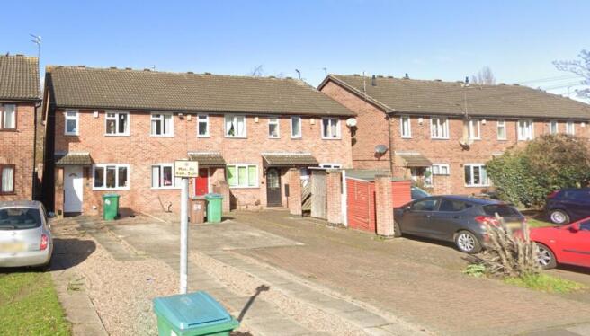 Charming front view of a well-maintained proper...