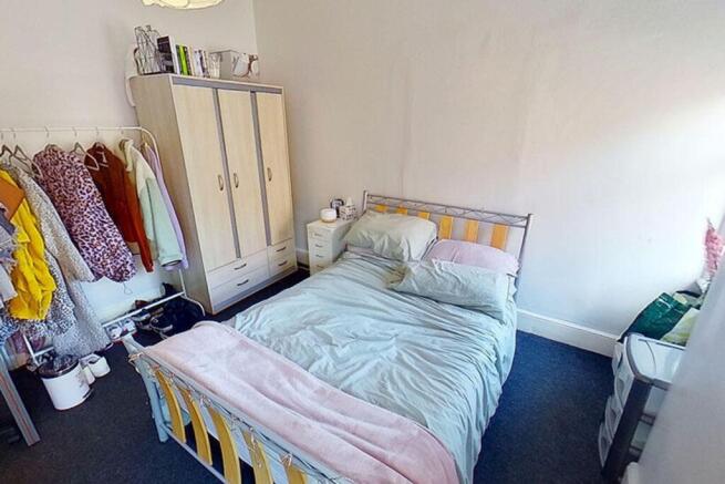 A cozy double bedroom featuring a comfortable b...