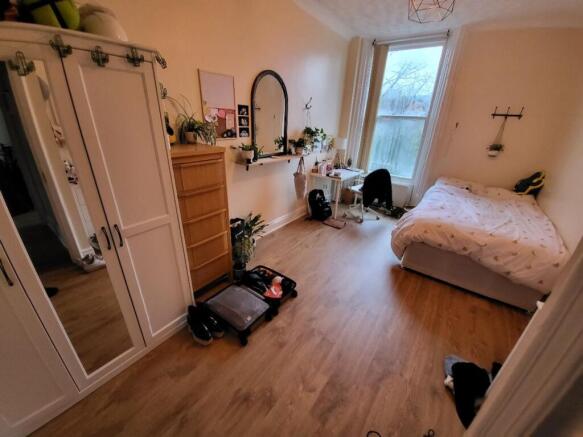 This inviting double bedroom features ample nat...