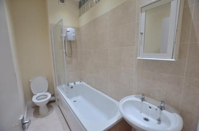 A stylish bathroom suite featuring a spacious b...
