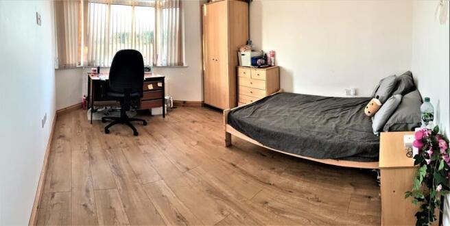 This inviting double bedroom features ample nat...