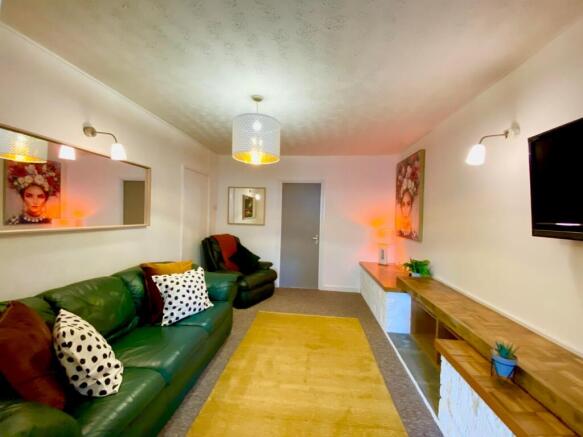 A spacious and inviting large modern living roo...