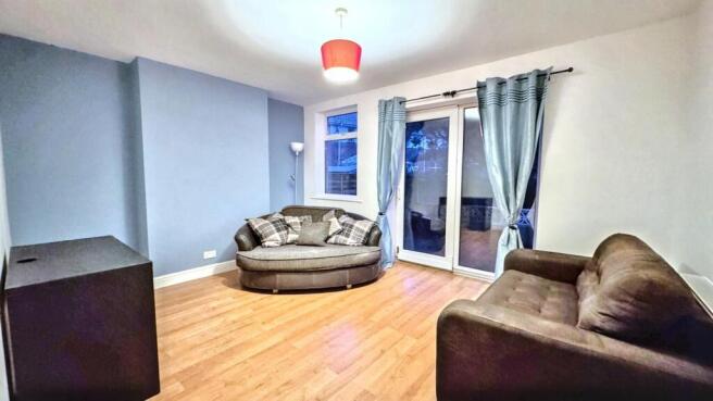 A spacious and inviting large modern living roo...